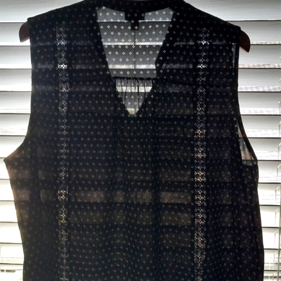 torrid Tops - Torrid 2X V-Neck Crocheted Trim Sleeveless Tunic Top Plus